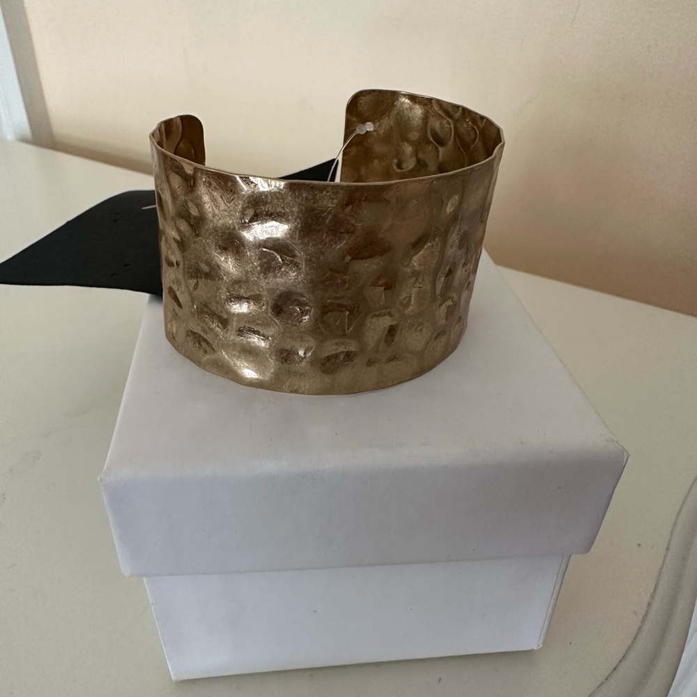 Women’s cuff bracelet NEW w tag